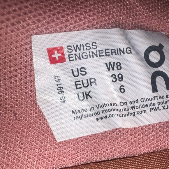 Great condition! On THE ROGER Advantage Sneakers. - Picture 13 of 14